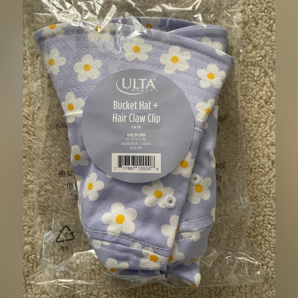 NWT Ulta Beauty Daisy Bucket Hat & Hair Claw Clip